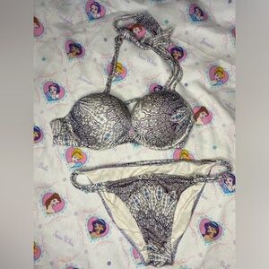 Victoria’s Secret bikini